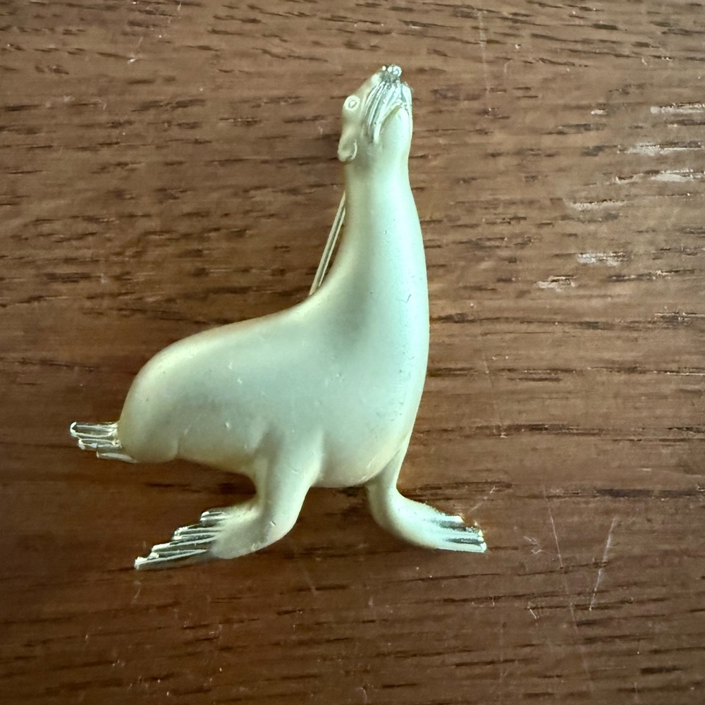 Gold Tone Seal Pin
